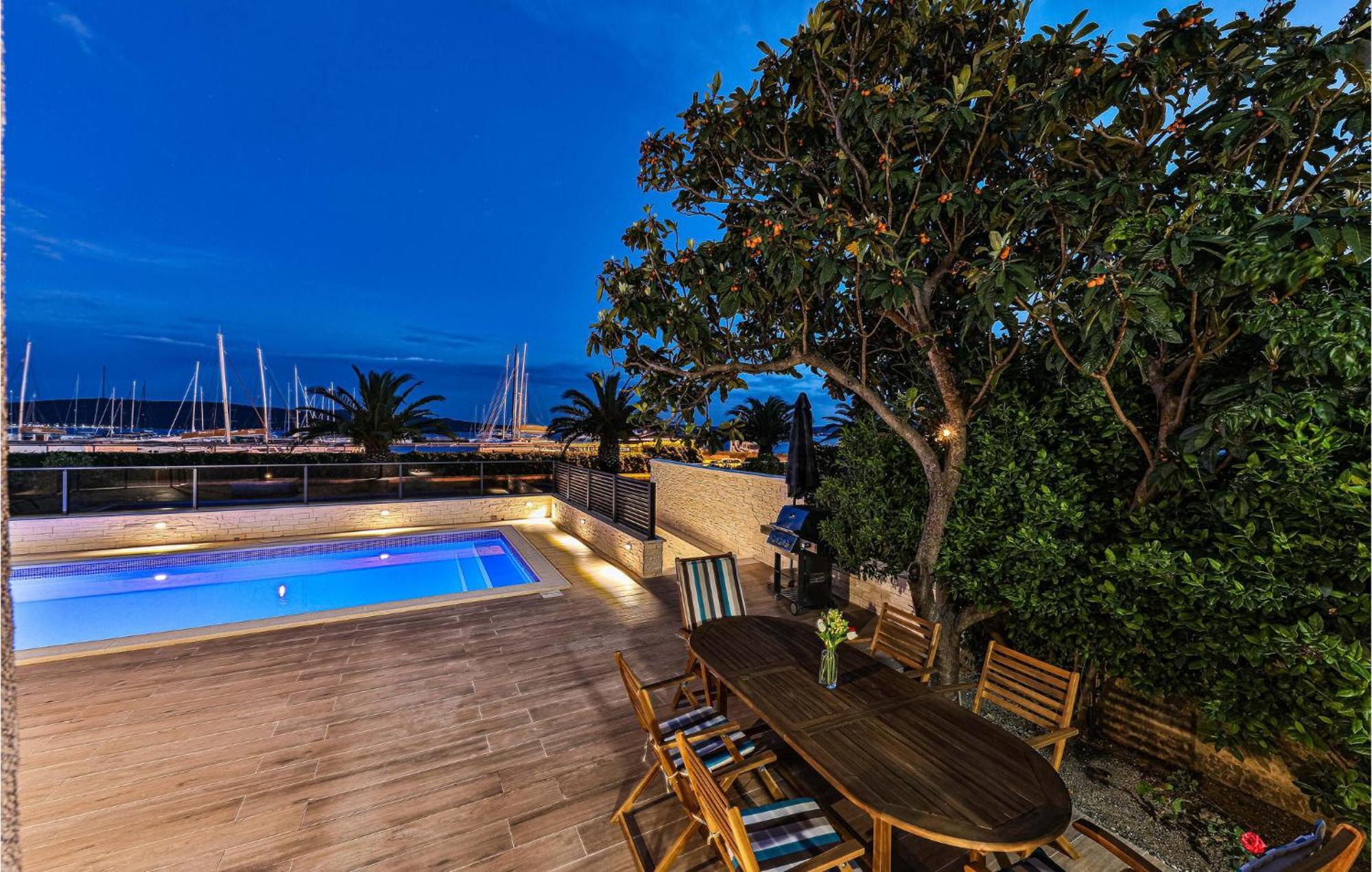 Gorgeous Home In Kastel Gomilica With Wifi Kastela Luaran gambar
